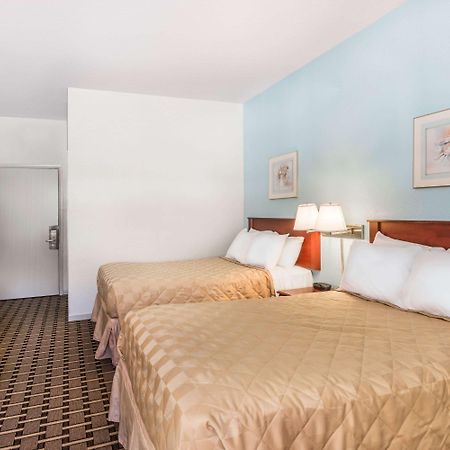 Super 8 By Wyndham Knoxville Downtown Area Екстериор снимка