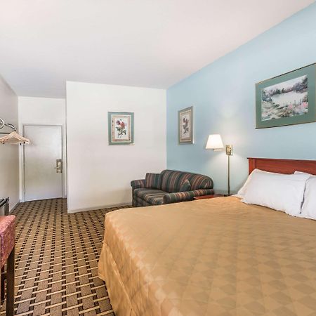 Super 8 By Wyndham Knoxville Downtown Area Екстериор снимка