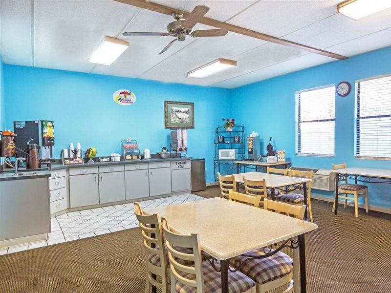 Super 8 By Wyndham Knoxville Downtown Area Екстериор снимка