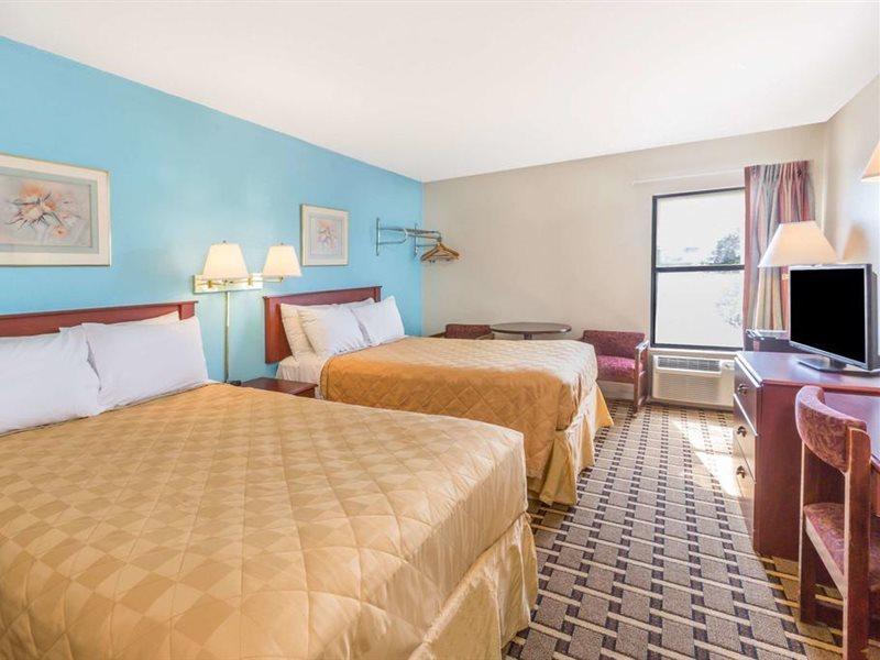 Super 8 By Wyndham Knoxville Downtown Area Екстериор снимка