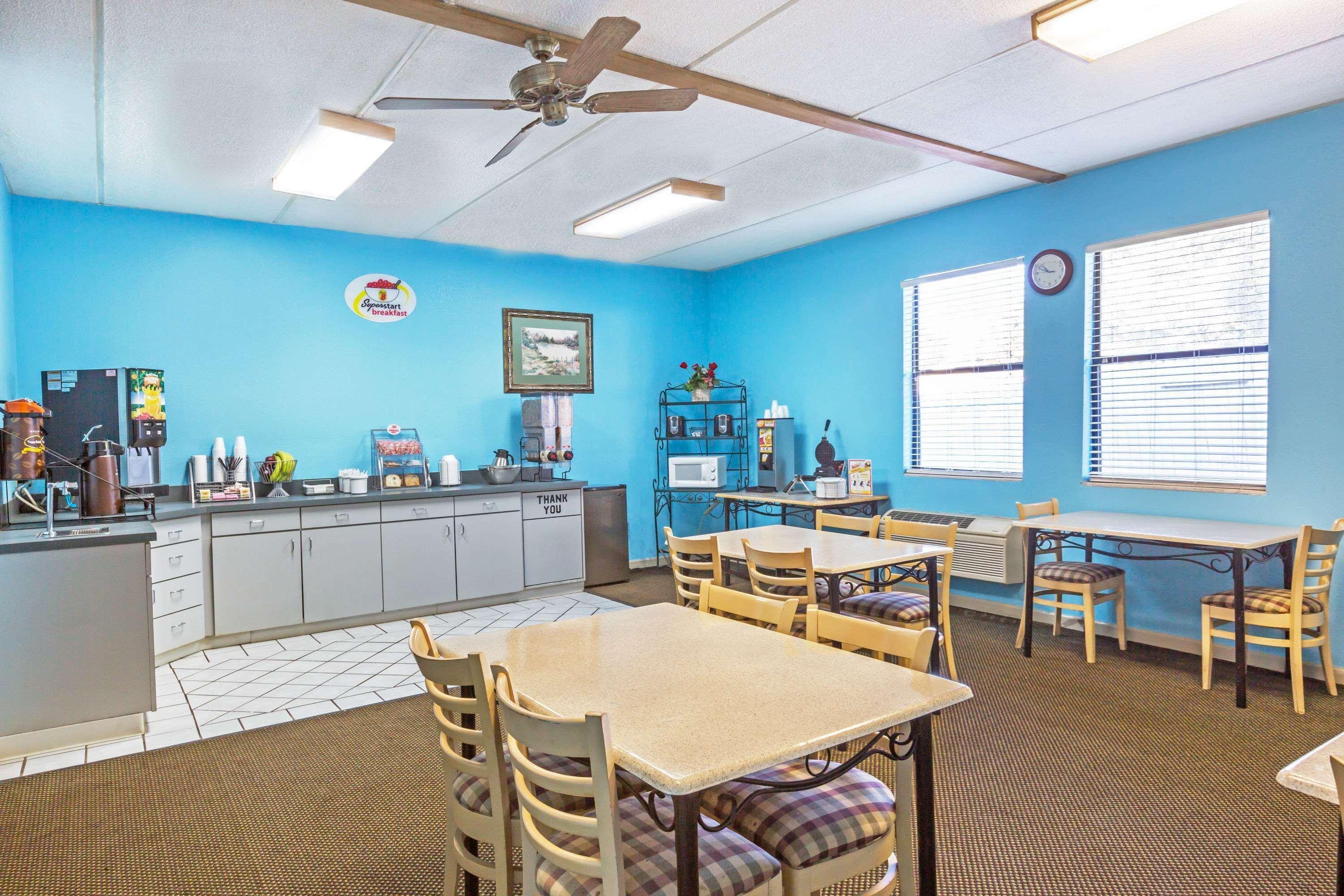 Super 8 By Wyndham Knoxville Downtown Area Екстериор снимка